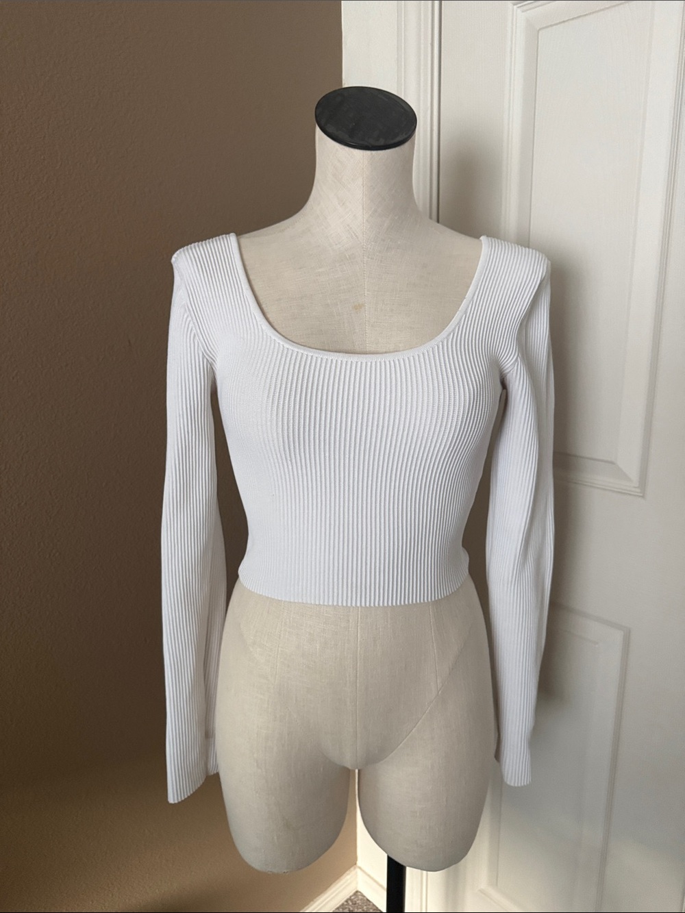 Aritzia White Ribbed Long Sleeve Scoop Crop Top